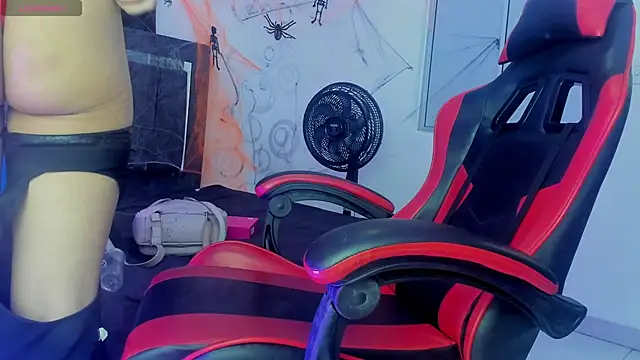 Snapshot of Nicol_TransGirl chatting on 10-30-25, 04:03 Nicol TransGirl online show from 10-30-25, 04:03