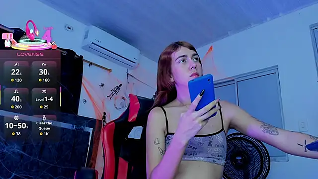 Snapshot of Nicol_TransGirl chatting on 10-31-25, 03:18 Nicol TransGirl online show from 10-31-25, 03:18