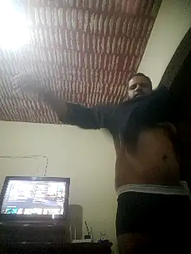 Snapshot of DOMINADOR5 chatting on 02-12-25, 02:24 DOMINADOR5 online show from 02-12-25, 02:24