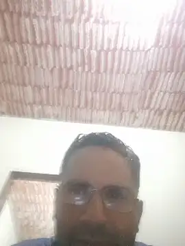 Snapshot of DOMINADOR5 chatting on 03-22-25, 01:32 DOMINADOR5 online show from 03-22-25, 01:32