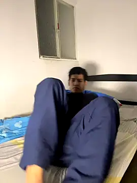 Snapshot of Santiago-Thompson chatting on 09-13-25, 06:46 Santiago-Thompson online show from 09-13-25, 06:46