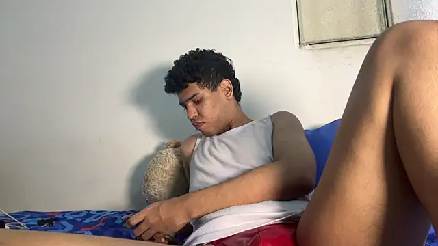 Snapshot of Santiago-Thompson chatting on 12-01-25, 06:57 Santiago-Thompson online show from 12-01-25, 06:57