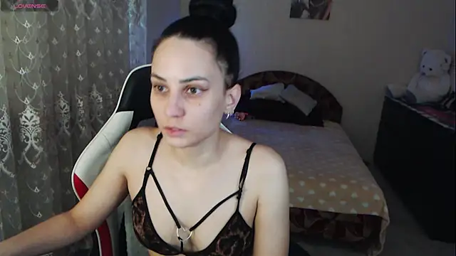 Kriss brunette 5 online show from 12-05-25, 08:01