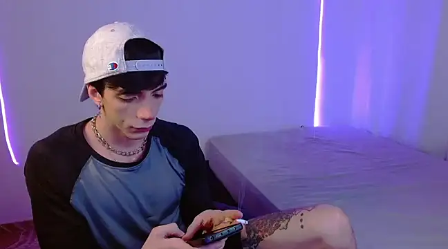 Snapshot of H3ll_B0I chatting on 02-11-25, 06:40 H3ll B0I online show from 02-11-25, 06:40