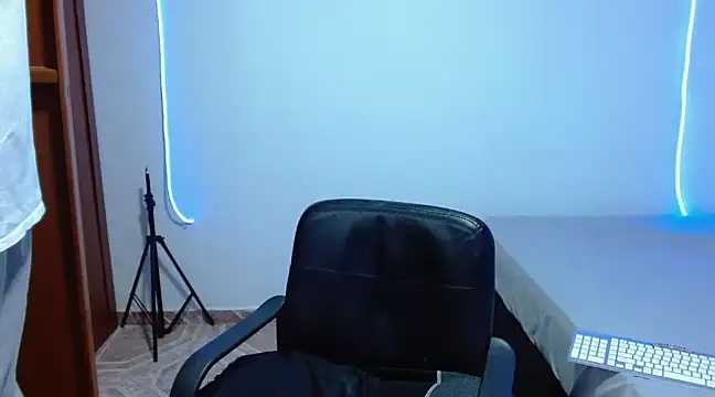 Snapshot of H3ll_B0I chatting on 03-07-25, 06:46 H3ll B0I online show from 03-07-25, 06:46