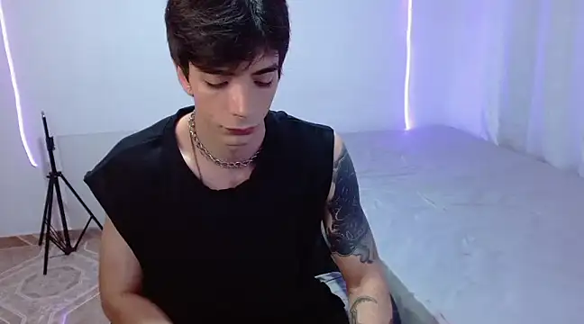 Snapshot of H3ll_B0I chatting on 03-13-25, 08:00 H3ll B0I online show from 03-13-25, 08:00