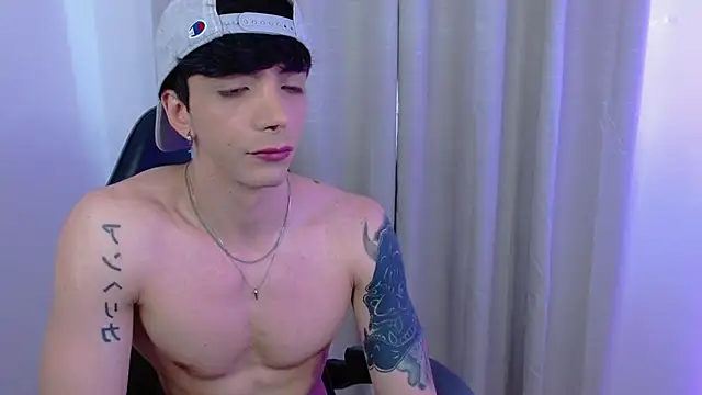 Snapshot of H3ll_B0I chatting on 10-10-25, 12:37 H3ll B0I online show from 10-10-25, 12:37