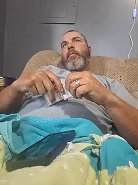 Snapshot of thickdaddy2982 chatting on 03-05-25, 03:40 thickdaddy2982 online show from 03-05-25, 03:40