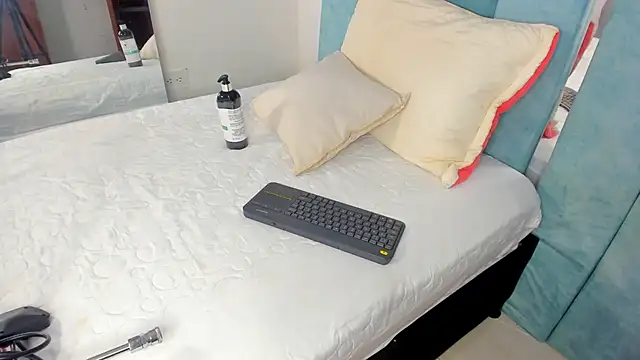 AlexxaSmall online show from 03-10-25, 11:42