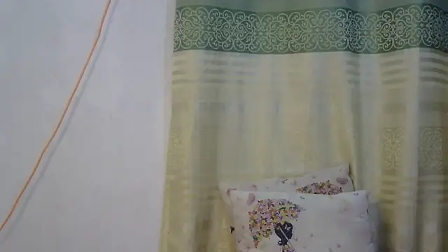 Snapshot of undressed_princesss chatting on 06-06-26, 10:42 undressed princesss online show from 06-06-26, 10:42