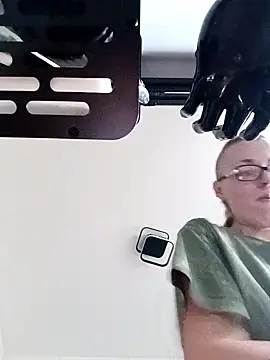 Snapshot of Astrid-Gilbert chatting on 02-03-25, 03:17 Astrid-Gilbert online show from 02-03-25, 03:17