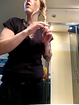 Snapshot of Astrid-Gilbert chatting on 02-19-25, 07:50 Astrid-Gilbert online show from 02-19-25, 07:50