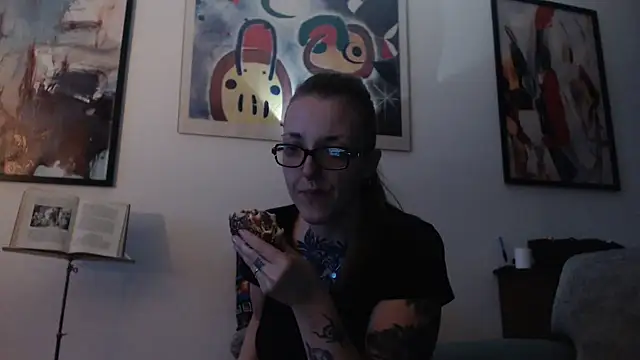 Snapshot of Astrid-Gilbert chatting on 02-21-25, 09:00 Astrid-Gilbert online show from 02-21-25, 09:00