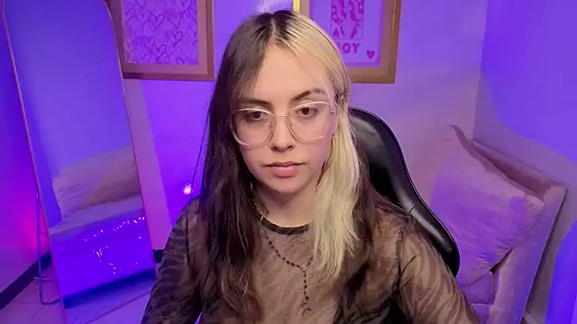 Hela v online show from 11-28-25, 08:11