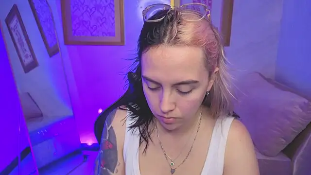 Hela v online show from 01-15-26, 08:12