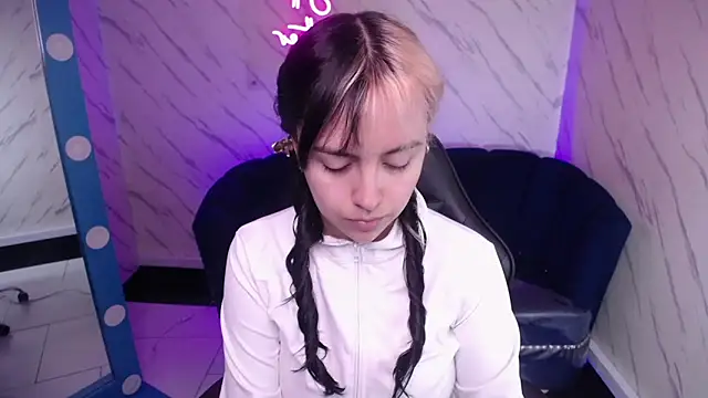 Hela v online show from 02-07-26, 01:04