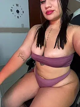 Snapshot of alexa_cf chatting on 02-08-25, 11:33 alexa cf online show from 02-08-25, 11:33