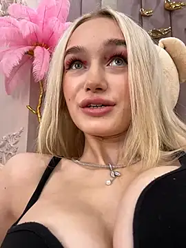 Snapshot of KristinaDane chatting on 02-11-25, 03:18 KristinaDane online show from 02-11-25, 03:18