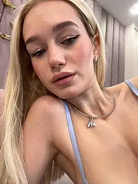 Snapshot of KristinaDane chatting on 02-28-25, 02:31 KristinaDane online show from 02-28-25, 02:31