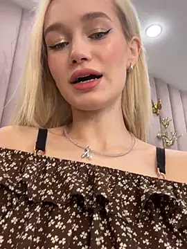 Snapshot of KristinaDane chatting on 03-01-25, 02:59 KristinaDane online show from 03-01-25, 02:59