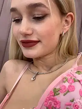 Snapshot of KristinaDane chatting on 03-07-25, 09:51 KristinaDane online show from 03-07-25, 09:51