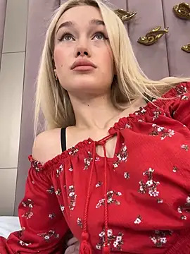 Snapshot of KristinaDane chatting on 03-19-25, 03:41 KristinaDane online show from 03-19-25, 03:41