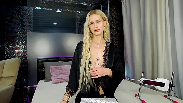 Snapshot of KristinaDane chatting on 10-12-25, 03:05 KristinaDane online show from 10-12-25, 03:05