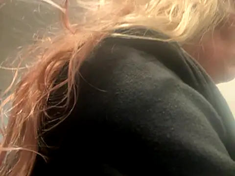 Snapshot of kcmo1010 chatting on 11-25-25, 06:24 kcmo1010 online show from 11-25-25, 06:24