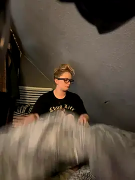 Snapshot of kcmo1010 chatting on 12-03-25, 09:13 kcmo1010 online show from 12-03-25, 09:13