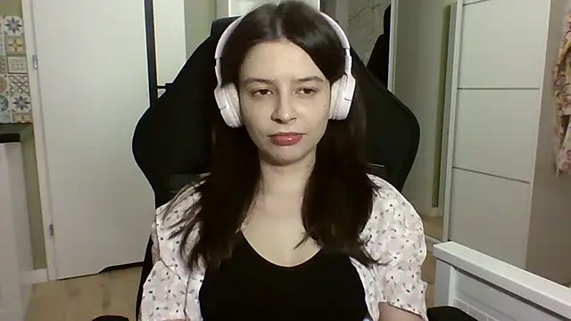 LariceSexy online show from 04-18-26, 06:12