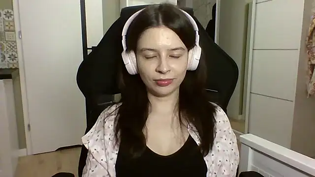 LariceSexy online show from 04-18-26, 07:07