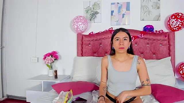 Snapshot of Ariana_greenblat chatting on 02-17-25, 04:15 Ariana greenblat online show from 02-17-25, 04:15