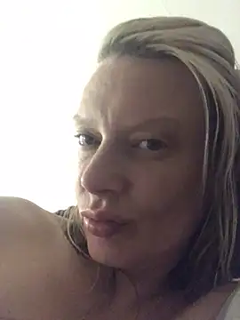 Snapshot of blondey206 chatting on 02-12-25, 06:40 blondey206 online show from 02-12-25, 06:40