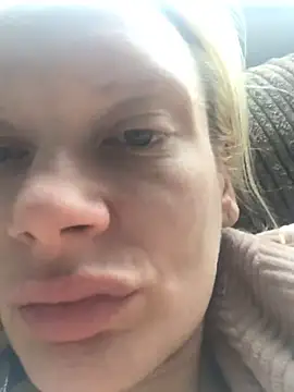 Snapshot of blondey206 chatting on 02-17-25, 03:09 blondey206 online show from 02-17-25, 03:09