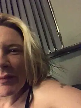 Snapshot of blondey206 chatting on 03-05-25, 11:05 blondey206 online show from 03-05-25, 11:05