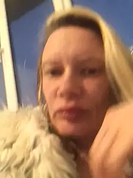 Snapshot of blondey206 chatting on 03-10-25, 06:05 blondey206 online show from 03-10-25, 06:05