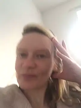 Snapshot of blondey206 chatting on 03-10-25, 05:18 blondey206 online show from 03-10-25, 05:18