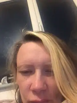 Snapshot of blondey206 chatting on 03-18-25, 11:53 blondey206 online show from 03-18-25, 11:53