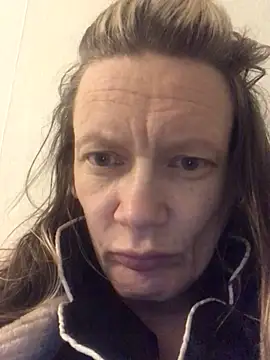 Snapshot of blondey206 chatting on 03-11-26, 03:12 blondey206 online show from 03-11-26, 03:12