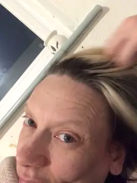 Snapshot of blondey206 chatting on 03-11-26, 10:16 blondey206 online show from 03-11-26, 10:16