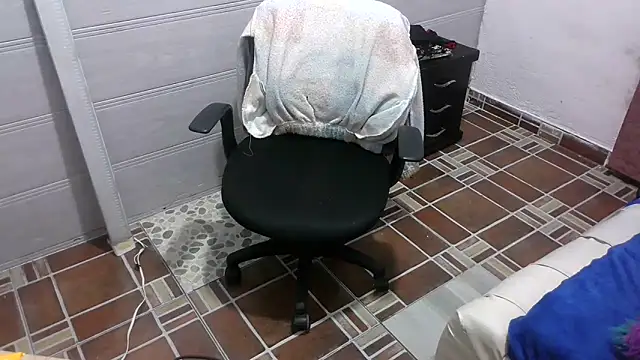 Snapshot of Ariasmithog chatting on 03-17-25, 08:07 Ariasmithog online show from 03-17-25, 08:07