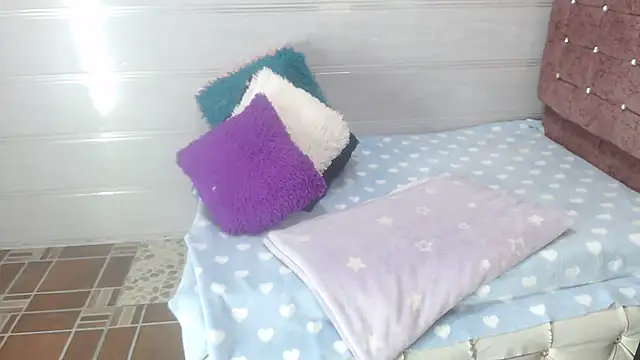 Snapshot of Ariasmithog chatting on 09-13-25, 01:44 Ariasmithog online show from 09-13-25, 01:44