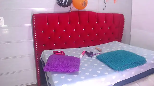 Snapshot of Ariasmithog chatting on 10-20-25, 01:00 Ariasmithog online show from 10-20-25, 01:00