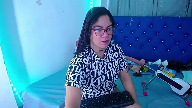 hornny cougar online show from 09-09-25, 03:17