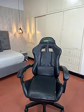 Snapshot of Hadley_ chatting on 01-28-25, 03:47 Hadley online show from 01-28-25, 03:47