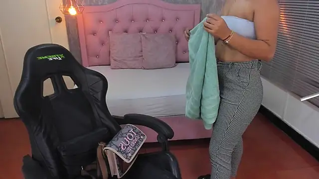 Snapshot of Hadley_ chatting on 01-31-25, 09:59 Hadley online show from 01-31-25, 09:59