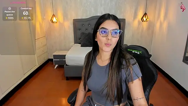 Snapshot of Hadley_ chatting on 02-25-25, 03:31 Hadley online show from 02-25-25, 03:31