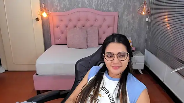 Snapshot of Hadley_ chatting on 03-08-25, 09:50 Hadley online show from 03-08-25, 09:50