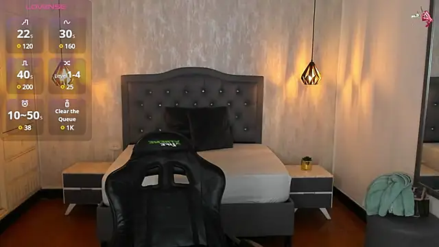 Snapshot of Hadley_ chatting on 03-22-25, 03:20 Hadley online show from 03-22-25, 03:20