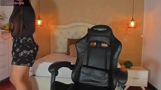 Snapshot of Hadley_ chatting on 09-23-25, 03:09 Hadley online show from 09-23-25, 03:09